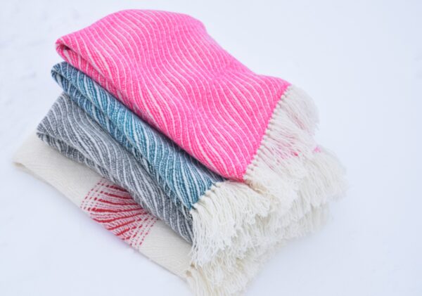 Laine pleed valge punase laia triibuga - Image 4